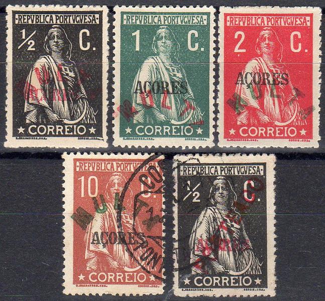 0987.jpg -     Lote:    987                   Descrição:         1912 &mdash; Ceres. Selos do Continente com sobrecarga AÇORES. Lote com 5 selos, sendo 4 de &frac12; C, 1C, 2C, e 10C em denteado 15x14, papel porcelana CE150, 151, 153 e 158 com sobrecarga MULTA em semicírculo + CE150, &frac12; C com sobrecarga "PORTEADO". Estas sobrecargas têm sido consideradas como falsas.        **/O       Valor Base:     &euro; 15,00     Valor Venda:     &euro;      
