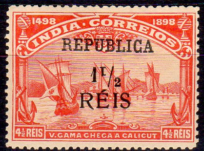 1015.jpg -     Lote:    1015                   Descrição:         1914 &mdash; 4.º Centenário do Descobrimento do Caminho Marítimo para a Índia com sobrecarga REPUBLICA e sobretaxa. CE305, 1 &frac12; s/ 4 &frac12; reis vermelho. Selo com "1" de "&frac12;" invertido. Valor de catálogo &euro; 22,00.        **       Valor Base:     &euro; 8,00     Valor Venda:     &euro;      