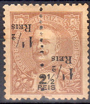 1017.jpg -     Lote:    1017                   Descrição:         1911/13 &mdash; D. Carlos I Mouchon, com sobretaxa, perfurados ao meio. CE233, 1 &frac12; s / 2 &frac12; reis castanho. Selo com a sobretaxa invertida, um das metades com sobretaxa tipo (4). Valor de catálogo &euro; 80,00.        *       Valor Base:     &euro; 15,00     Valor Venda:     &euro;      