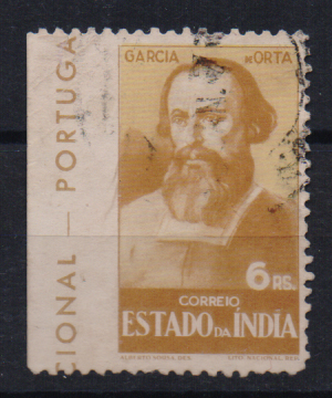 1025.jpg -     Lote:    1025                   Descrição:         1946 &mdash; Motivos históricos. CE378, 6 reis bistre e amarelo. Selo com falta de denteado na margem esquerda.        O       Valor Base:     &euro; 12,00     Valor Venda:     &euro;      