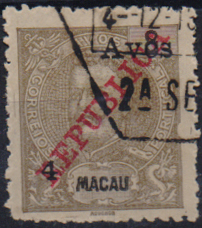 1028.jpg -     Lote:    1028                   Descrição:         1913 &mdash; D. Carlos I, com sobrecarga REPUBLICA da Casa da Moeda e sobretaxa. CE199, 4 avos s/ 8 avos. Selo com a sobrecarga deslocada. Não catalogada.        O       Valor Base:     &euro; 20,00     Valor Venda:     &euro;      