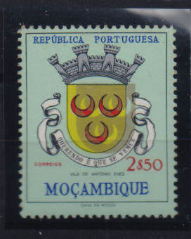 1044.jpg -     Lote:    1044                   Descrição:         1931 &mdash; Brasões de Moçambique. CE438, 2$00. Selo com acentuada deslocação da cor dourada de fundo do brasão.        ***       Valor Base:     &euro; 10,00     Valor Venda:     &euro;      