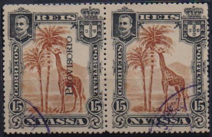 1067.jpg -     Lote:    1067                   Descrição:         1903 &mdash; D. Carlos I, com sobrecarga PROVISÓRIO local. CE48, 15 reis castanho amarelo. Par horizontal, com um selo sem a sobrecarga. FALSO.        O       Valor Base:     &euro; 30,00     Valor Venda:     &euro;      