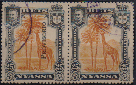 1068.jpg -     Lote:    1068                   Descrição:         1903 &mdash; D. Carlos I, com sobrecarga PROVISÓRIO local. CE49, 25 reis laranja. Par horizontal, com um selo sem a sobrecarga. FALSO.        O       Valor Base:     &euro; 30,00     Valor Venda:     &euro;      