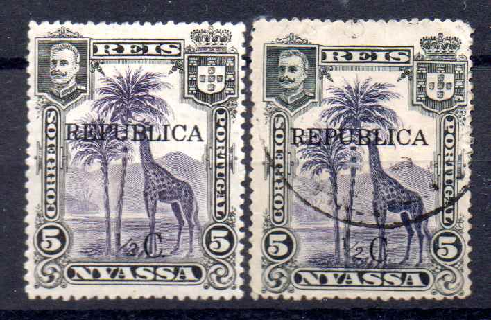 1070.jpg -     Lote:    1070                   Descrição:         1918 &mdash; D. Carlos I, com sobretaxa e sobrecarga REPUBLICA local. CE66, &frac12; c s/ 5 reis 65. Lote de dois selos, um novo e outro usado com sobrecargas FALSAS.        **/O       Valor Base:     &euro; 20,00     Valor Venda:     &euro;      