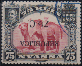 1071.jpg -     Lote:    1071                   Descrição:         1918 &mdash; D. Carlos I, com sobretaxa e sobrecarga REPUBLICA local. CE73, 7 &frac12; c s/ 75 reis carmim. Selo com a sobretaxa invertida. Valor de catálogo &euro; 40,00.        O       Valor Base:     &euro; 12,00     Valor Venda:     &euro;      