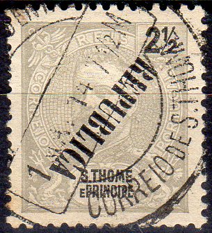 1079.jpg -     Lote:    1079                   Descrição:         1913 &mdash; D. Carlos I Mouchon, com sobrecarga REPUBLICA local tipografada a preto. CE121, 2 &frac12; reis cinzento. Selo com a sobrecarga invertida.        O       Valor Base:     &euro; 12,00     Valor Venda:     &euro;      