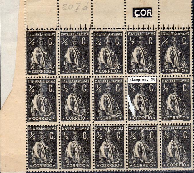 1170.jpg -     Lote:    1170                   Descrição:         1912 &mdash; Ceres. CE207, &frac12; C preto, papel cartolina, denteado 12x11 &frac12;. Bloco com 15 selos (dois deles com pontos de óxido), um dos selos com variedade de cliché MM XLVII (x4). Valor de catálogo &euro; 450,00.        ***       Valor Base:     &euro; 60,00     Valor Venda:     &euro;      