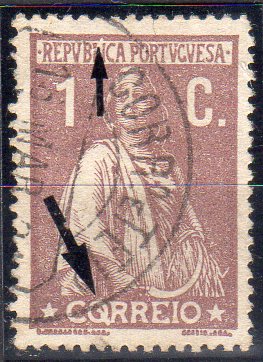 1184.jpg -     Lote:    1184                   Descrição:         1917/20 &mdash; Ceres. Novas taxas e cores. CE221, 1C castanho, denteado 15x14, papel pontinhado. Selo com variedade CQRREIO. Valor de catálogo &euro; 90,00.        O       Valor Base:     &euro; 10,00     Valor Venda:     &euro;      