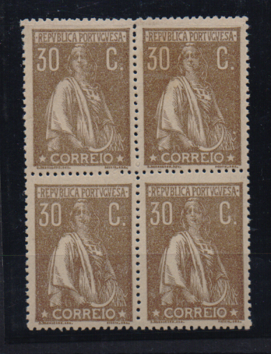 1202.jpg -     Lote:    1202                   Descrição:         1920/22 &mdash; Ceres. CE242, 30c castanho, denteado 15x14, papel liso. Quadra. Valor de catálogo &euro; 1460,00.        ***       Valor Base:     &euro; 220,00     Valor Venda:     &euro;      
