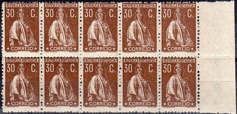 1213.jpg -     Lote:    1213                   Descrição:         1924/26 &mdash; Ceres. Novas taxas e cores. CE281, 30C canela, papel acetinado, denteado 12x11 &frac12;. Bloco horizontal com 10 selos (5x2). Valor de catálogo &euro; 60,00.        ***       Valor Base:     &euro; 15,00     Valor Venda:     &euro;      