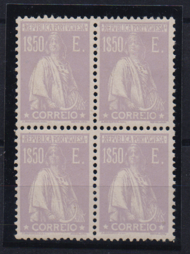1218.jpg -     Lote:    1218                   Descrição:         1924/26 &mdash; Ceres. CE290, 1$50 lilás, denteado 12x11 &frac12;. Quadra com um selo com sinal de charneira e variedade de cliché I. Valor de catálogo &euro; 204,00.        ***       Valor Base:     &euro; 28,00     Valor Venda:     &euro;      