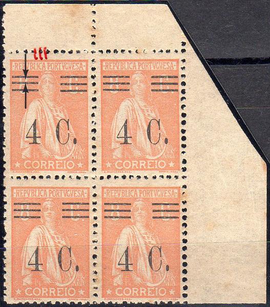 1239.jpg -     Lote:    1239                   Descrição:         1928/29 &mdash; Ceres com sobretaxa. CE451, 4C s/ 8C laranja. Quadra canto de folha com um selo com barramento tipo III. Dois ligeiros pontos de óxido no verso.        ***       Valor Base:     &euro; 15,00     Valor Venda:     &euro;      