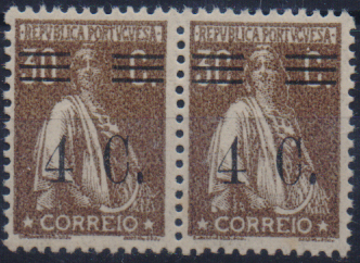 1243.jpg -     Lote:    1243                   Descrição:         1928/29 &mdash; Ceres, com sobretaxa. CE452, 4C s/ 30C. Par horizontal, denteado 12x11 &frac12;, papel liso. Segundo selo com variedade de cliché MM &mdash; V "3C".        ***       Valor Base:     &euro; 12,00     Valor Venda:     &euro;      