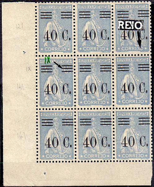 1268.jpg -     Lote:    1268                   Descrição:         1928/29 &mdash; Ceres com sobretaxa. CE469, 40C s/ 3 C azul, papel liso, denteado 12x11 &frac12;. Bloco canto de folha com 9 selos, um deles com barramento tipo IX e outro com variedade de cliché MM XII (x100).        ***       Valor Base:     &euro; 25,00     Valor Venda:     &euro;      