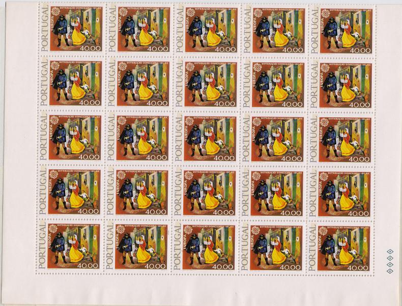 1316.jpg -     Lote:    1316                   Descrição:         1979 &mdash; Europa CEPT &mdash; História dos Correios. CE1423/24. Série completa em folhas de 50 selos cada, com tarja fosforescente. Valor de catálogo &euro; 2.100,00.        ***       Valor Base:     &euro; 150,00     Valor Venda:     &euro;      