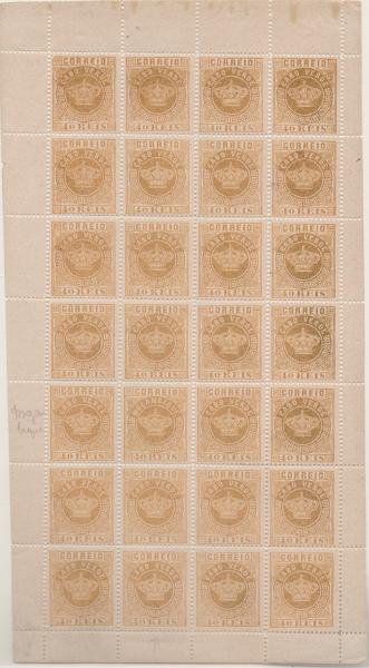 1423.jpg -     Lote:    1423                   Descrição:         1881/85 &mdash; Tipo Coroa. Novas cores. CE13, 40 reis amarelo, denteado 13 172. Folha completa com 28 selos, com um cliché de "MOÇAMBIQUE".         ***       Valor Base:     &euro; 150,00     Valor Venda:     &euro;      