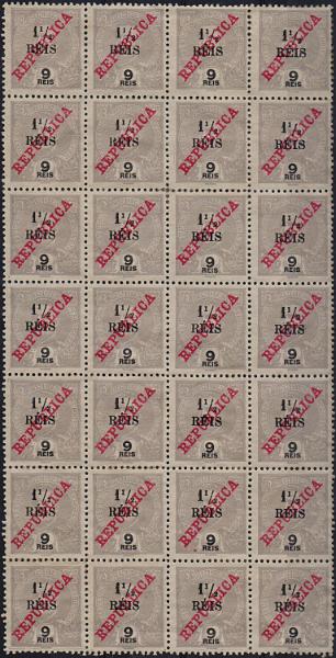 1482.jpg -     Lote:    1482                   Descrição:         1914 &mdash; D. Carlos I, com REPUBLICA da Casa da Moeda e sobretaxa. CE296, 1 &frac12; reis s/ 9 reis, lilás-malva. Folga completa com 28 selos, com dois selos com &frac12; tipo (3) e dois com tipo (2), um traço de fração partido e dois curtos, Valor de catálogo &euro; 113,00.        *       Valor Base:     &euro; 15,00     Valor Venda:     &euro;      