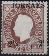 1554.jpg -     Lote:    1554                   Descrição:         1893 &mdash; D. Luís I. Fita direita, com sobretaxa. CE24, 2 &frac12; s/ 40 reis castanho, com sobretaxa a preto, tipo 1, com a sobretaxa deslocada. Valor de catálogo &euro; 145,00.        *       Valor Base:     &euro; 35,00     Valor Venda:     &euro;      