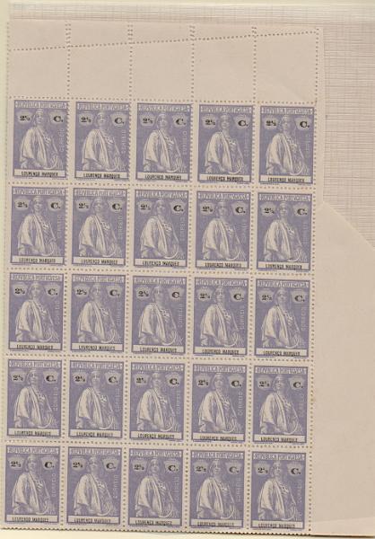 1630.jpg -     Lote:    1630                   Descrição:         1912 &mdash; Ceres. CE122. 2 &frac12; c violeta claro, denteado 15x14, papel pontinhado. Folha completa com 100 selos, com dentado deslocado e erro de denteado no bordo superior. Bom lote para estudo de variedades de cliché. Valor de catálogo &euro; 140,00.        ***       Valor Base:     &euro; 20,00     Valor Venda:     &euro;      