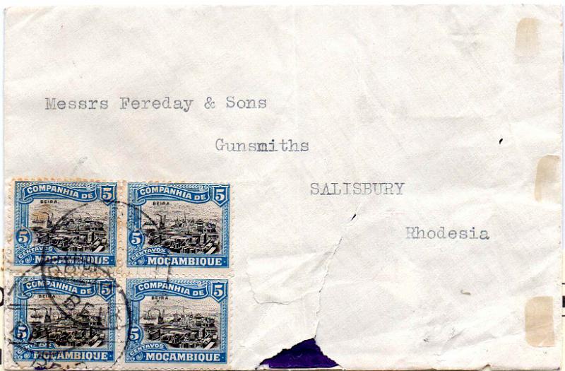 1649.jpg -     Lote:    1649                   Descrição:         1918/24 &mdash; Motivos locais. Sobrescrito circulado da Beira (4.11.35) para Salisbúria / Rodésia, com 18 selos de 5c CE123 (quadra na frente + 2 pares e bloco de 10 selos no verso), perfazendo o porte de 1$40 (1.º porte correio ordinário para países estrangeiros).        Carta       Valor Base:     &euro; 25,00     Valor Venda:     &euro;      