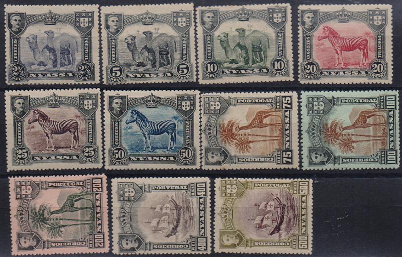 1664.jpg -     Lote:    1664                   Descrição:         1911 &mdash; D. Manuel II. CE52/63. Série incompleta sem impressão da sobrecarga REPUBLICA, Falta selo de 300 reis. Valor de catálogo para a série &euro; 250,00.        **       Valor Base:     &euro; 40,00     Valor Venda:     &euro;      