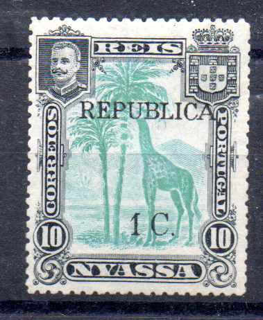 1668.jpg -     Lote:    1668                   Descrição:         1918 &mdash; D. Carlos I, com sobretaxa e sobrecarga REPUBLICA local. CE66, 1 c s/ 10 reis verde. Valor de catálogo &euro; 300,00.        **       Valor Base:     &euro; 30,00     Valor Venda:     &euro;      