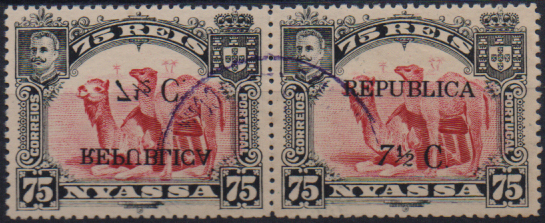 1671.jpg -     Lote:    1671                   Descrição:         1918 &mdash; D. Carlos I, com sobretaxa e sobrecarga REPUBLICA local. CE73, 7 &frac12; c s/ 75 reis carmim. Par horizontal, com um selo com a sobretaxa invertida (efeito de espelho). Provavelmente falsa.        *       Valor Base:     &euro; 20,00     Valor Venda:     &euro;      