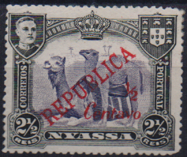 1674.jpg -     Lote:    1674                   Descrição:         1921 &mdash; D. Manuel II, com sobrecarga REPUBLICA e sobretaxa de Lisboa. CE82A, &frac12; c s/ 2 &frac12; reis violeta. Selo regomado porém muito raro. Valor de catálogo &euro; 550,00..        RG***       Valor Base:     &euro; 150,00     Valor Venda:     &euro;      