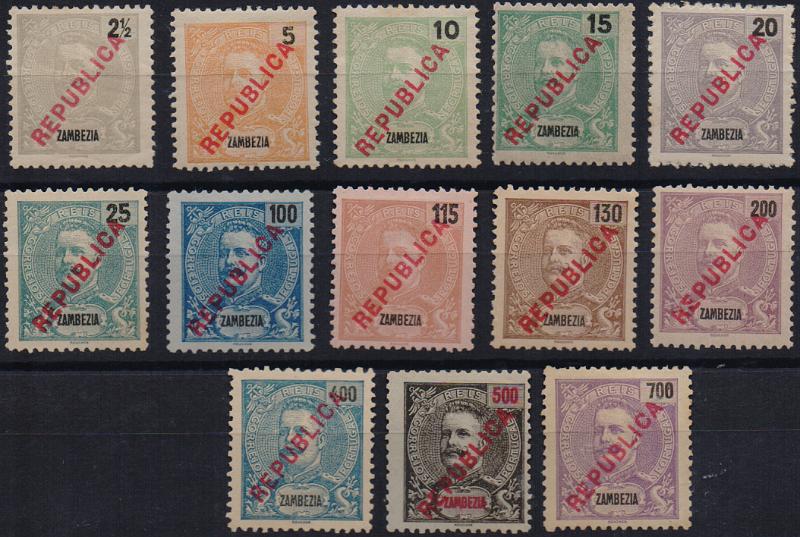 1692.jpg -     Lote:    1692                   Descrição:         1917 &mdash; D. Carlos I, com sobrecarga REPUBLICA local. CE90/102. Série completa. Alguns selos sem goma. Valor de catálogo &euro; 150,00.        **/*       Valor Base:     &euro; 30,00     Valor Venda:     &euro;      