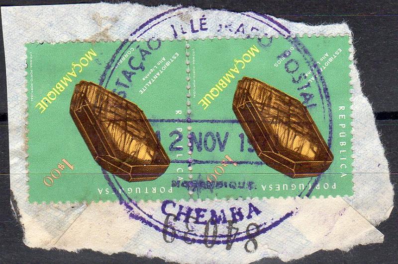 1912.jpg -     Lote:    1912                   Descrição:         Carimbos circulares de borracha. Fragmento com par de selos CE520, obliterado com carimbo batido a violeta " ESTAÇÃO TELEGRAFO POSTAL / MOÇAMBIQUE / CHEMBA".        FRG       Valor Base:     &euro; 15,00     Valor Venda:     &euro;      