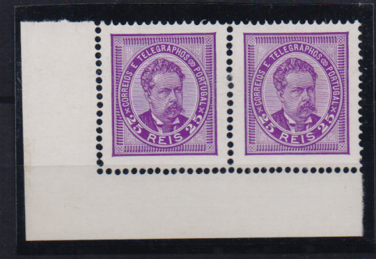 1956.jpg -     Lote:    1956                   Descrição:         Reimpressões de 1885. 1884/87 &mdash; D. Luís I. De frente. CE63, 25 reis violeta, denteado 13 &frac12;. Tira horizontal de 2 reimpressões, canto de folha. Valor de catálogo &euro; 360,00        *       Valor Base:     &euro; 60,00     Valor Venda:     &euro;      