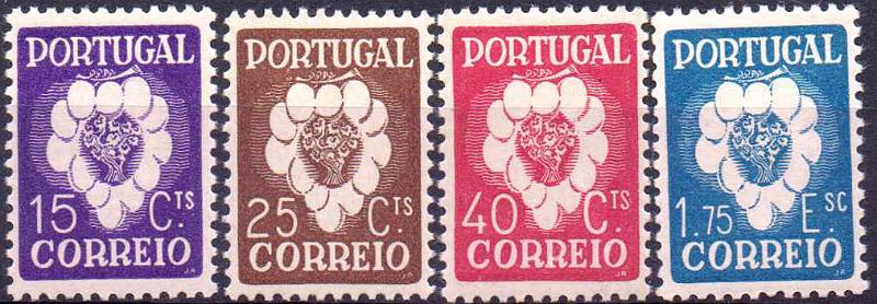2737.jpg -     Lote:    2737      Lotes pelo Correio              Descrição:         1938 &mdash; 5.º Congresso Internacional da Vinha e do Vinho. CE579/582. Série completa. Selos regomados.        RG***       Valor Base:     &euro; 8,00     Valor Venda:     &euro;      