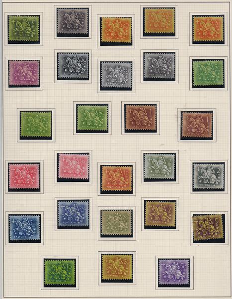 2784.jpg -     Lote:    2784      Lotes pelo Correio              Descrição:         1953 &mdash; Cavaleiro Medieval. CE763/777. Série completa + selos com diferentes tonalidades (2x$90; 1X1$40 e 1x2$30). Valor de catálogo &euro; 365,50.        ***       Valor Base:     &euro; 35,00     Valor Venda:     &euro;      
