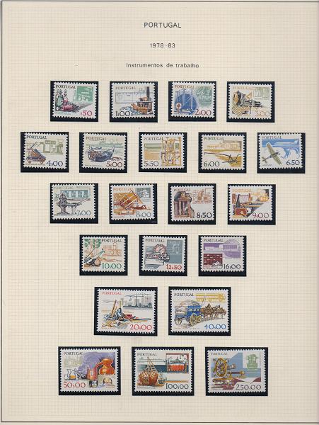 2846.jpg -     Lote:    2846      Lotes pelo Correio              Descrição:         1978/82 &mdash; Instrumentos do Trabalho. CE1358/79. Série completa, incluindo CE1074(20$00) com fósforo curto e fósforo comprido + Boletim de Expedição com selos de $50,2x16$00, 6x100,00 e 2x250$00. Valor de catálogo &euro; 55,00.        ***       Valor Base:     &euro; 8,00     Valor Venda:     &euro;      