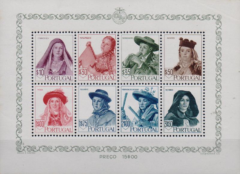2930.jpg -     Lote:    2930      Lotes pelo Correio              Descrição:         1947 &mdash; Costumes Portugueses * 2.ª Emissão. CE BLC13. Valor de catálogo &euro; 513,00. Ligeiros pontos de óxido no bordo direito. Lote a ver.        BLC***       Valor Base:     &euro; 25,00     Valor Venda:     &euro;      