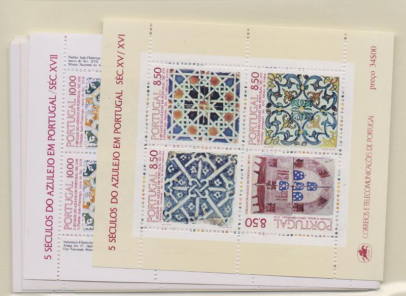 2935.jpg -     Lote:    2935      Lotes pelo Correio              Descrição:         1981/85 - 5 Séculos do Azulejo em Portugal. Lote composto por 20 blocos diferentes. Valor de catálogo aproximado &euro; 200,00.        BLC***       Valor Base:     &euro; 20,00     Valor Venda:     &euro;      