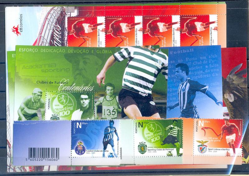 2944.jpg -     Lote:    2944      Lotes pelo Correio              Descrição:         2005 &mdash; Grandes Clubes de Futebol Centenários. Lote constituído por (2+2+2) folhas miniatura, CE26/27/28 + (2+2+2) blocos, CE326, 327 e 328 + (2+2+2) selos CE3358, 3360 e 3361 (com código de barras). Valor de catálogo &euro; 180,00        BLC       Valor Base:     &euro; 22,00     Valor Venda:     &euro;      