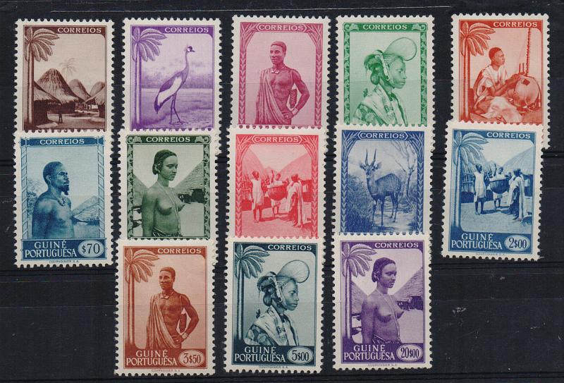 3073.jpg -     Lote:    3073      Lotes pelo Correio              Descrição:         1948 &mdash; Motivos da Guiné. CE248/260. Série completa. Valor de catálogo &euro; 115,00.        **       Valor Base:     &euro; 20,00     Valor Venda:     &euro;      