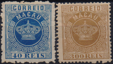 3108.jpg -     Lote:    3108      Lotes pelo Correio              Descrição:         1884 &mdash; Tipo Coroa. Lote de dois selos: CE5, 40 reis azul, denteado 12 &frac12; farpeado sem goma + CE9, 300 reis castanho, 12 &frac12; com goma mas mancha no verso.        *       Valor Base:     &euro; 15,00     Valor Venda:     &euro;      