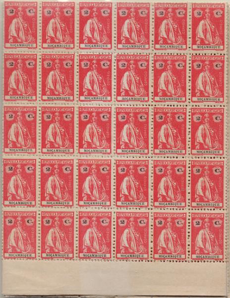 3159.jpg -     Lote:    3159      Lotes pelo Correio              Descrição:         1912 &mdash; Ceres. CE157, 2c carmim, denteado 12x11 &frac12;, papel espesso (cartolina?). Não catalogado neste papel. Folha completa com 200 selos, com a impressão no verso por decalque da taxa e legenda.         ***       Valor Base:     &euro; 40,00     Valor Venda:     &euro;      