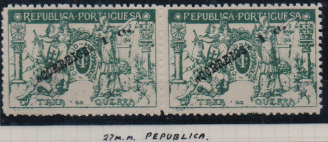 3164.jpg -     Lote:    3164      Lotes pelo Correio              Descrição:         1918/20 &mdash; Taxa de Guerra, com sobretaxa. CE201, 1c s/ 1c verde-escuro. Par horizontal, um dos selos com variedade "PEPUBLICA". Sobrecarga com 27mm. Selos mal picotados na vertical ao centro. Valor de catálogo &euro; 28,00.        **       Valor Base:     &euro; 8,00     Valor Venda:     &euro;      