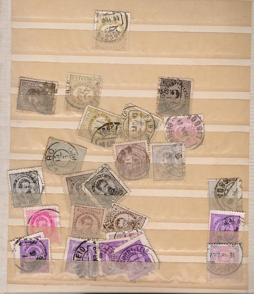 3607.jpg -     Lote:    3607      Lotes pelo Correio              Descrição:         Portugal &mdash; Classificador com selos usados de Portugal, com alguma marcofilia, apenas com selos da República. Lote a ver.        Lote       Valor Base:     &euro; 30,00     Valor Venda:     &euro;      