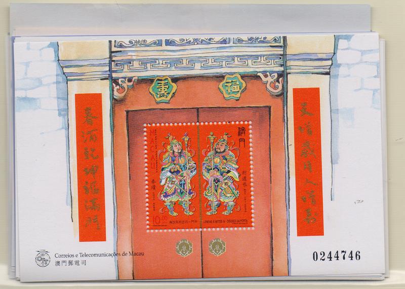 3664.jpg -     Lote:    3664      Lotes pelo Correio              Descrição:         Macau. Lote com 25 blocos a maioria com a sobrecarga a ouro "Amizade Luso-Chinesa". Lote a ver.        BLC***       Valor Base:     &euro; 15,00     Valor Venda:     &euro;      