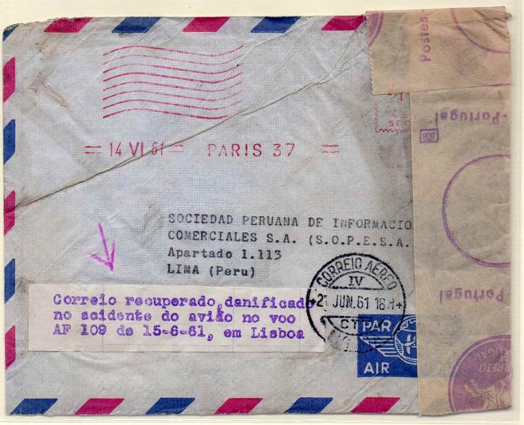 0442.jpg -     Lote:    442            Correio Aéreo       Descrição:         1961 (15.06). Correio aéreo sinistrado. Sobrescrito circulado de Paris para Lima, recuperado do acidente do avião AF109 da Air France, ocorrido em Lisboa em 15.06.61. Etiqueta e cinta dos CTT de Portugal.        Aéreo       Valor Base:     &euro; 50,00     Valor Venda:     Retirado     
