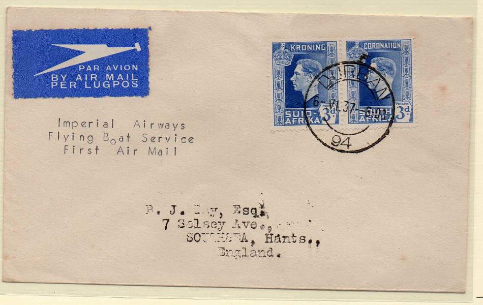 0447.jpg -     Lote:    447            Correio Aéreo       Descrição:         1937 (06.06) &mdash; 1.º Voo DURBAN-LONDRES. Sobrescrito circulado de Durban (06.06.37) para Hants, no primeiro voo do hidroavião "Courtier", na rotas ascendente do flaying boat servisse.        Aéreo       Valor Base:     &euro; 20,00     Valor Venda:     &euro; 32,00     