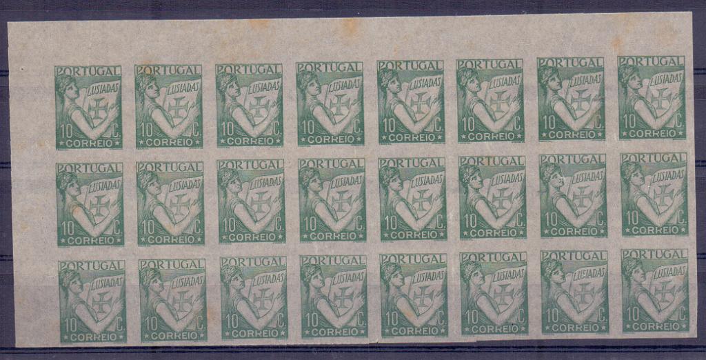 0549.jpg -     Lote:    549            Portugal       Descrição:         1931 &mdash; Lusíadas. 10C. Bloco de 24 provas não denteadas, em verde azul, branco fino e "pelure". Cor não aprovada para esta taxa.        PRV       Valor Base:     &euro; 25,00     Valor Venda:     Retirado     