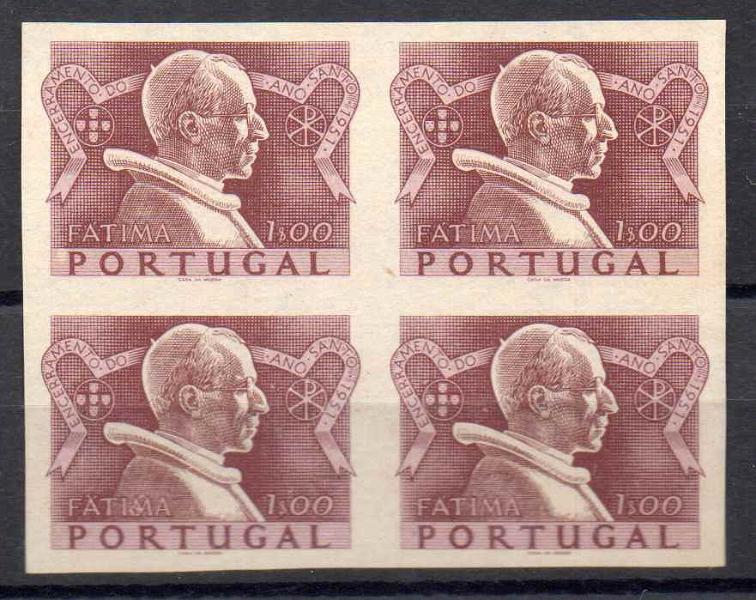 0592.jpg -     Lote:    592            Portugal       Descrição:         1951 &mdash; Encerramento do Ano Santo. CE735, 1$00. Quadra de provas não denteadas, em lilás vermelho e rosa (cor aprovada), em papel liso fino.        PRV       Valor Base:     &euro; 20,00     Valor Venda:     &euro; 20,00     