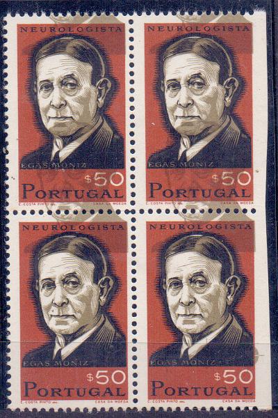0604.jpg -     Lote:    604            Portugal       Descrição:         1966 &mdash; Cientistas Portugueses. CE987 $50. Quadra de provas em castanho-vermelho com a cor sépia do busto impressa em duplicado e deslocada. Não denteada à direita.        PRV       Valor Base:     &euro; 40,00     Valor Venda:     Retirado     