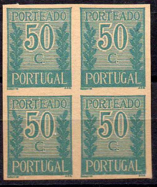 0613.jpg -     Lote:    613            Portugal       Descrição:         1940 &mdash; Porteado * Algarismo ladeado de ramos. CE59, 50c. Quadra bordo de provas não denteadas, em papel liso amarelado, em azul-cinzento, cor não aprovada para este valor.        PRV       Valor Base:     &euro; 10,00     Valor Venda:     Retirado     